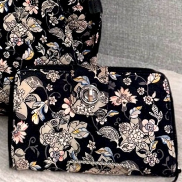 Vera Bradley Large Zip Turnlock Wallet in Holland Garden, Floral GUC - Picture 1 of 4
